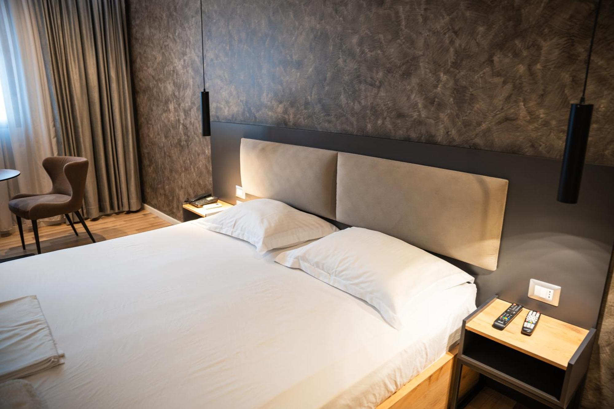 Center Boutique Hotel Tirana Exterior photo