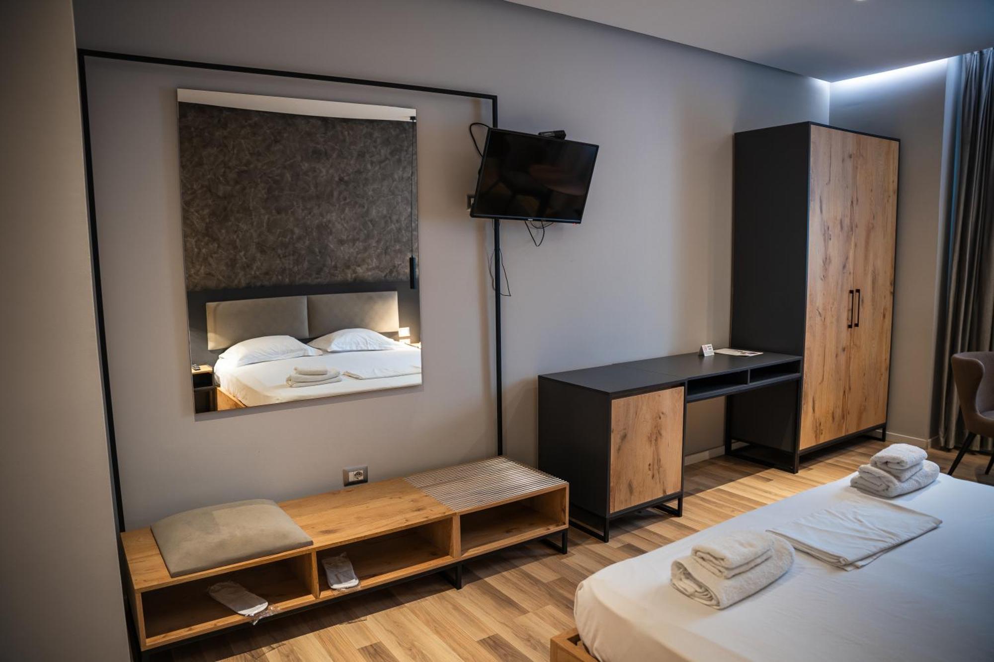 Center Boutique Hotel Tirana Exterior photo