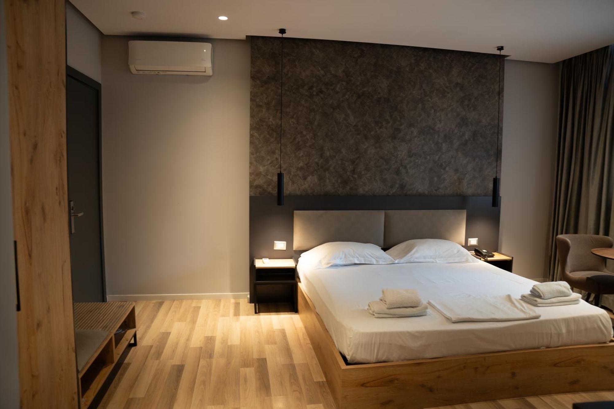 Center Boutique Hotel Tirana Exterior photo