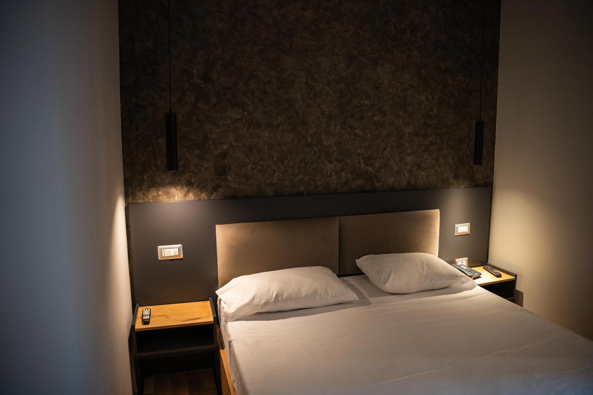 Center Boutique Hotel Tirana Exterior photo